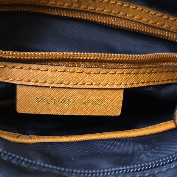 Michael Kors Kelsey large nylon crossbody bag NWOT - Picture 4 of 6